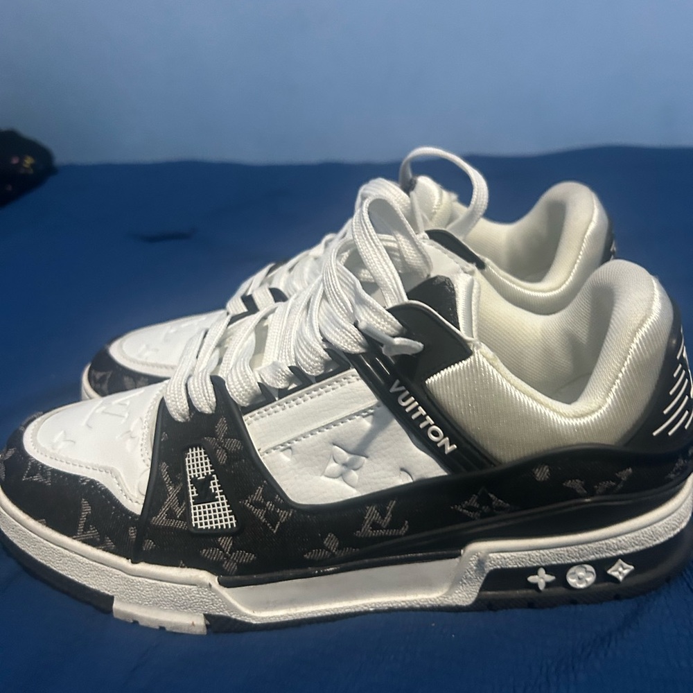 Lv sneakers size 11 men